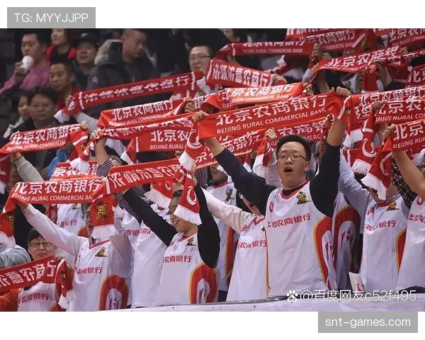 新赛季揭幕在即，强队阵容焕然一新，球迷翘首以盼巅峰对决