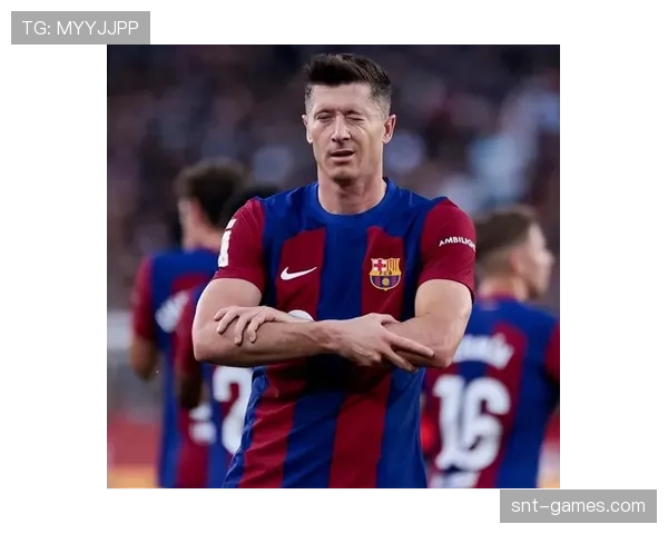 莱万多夫斯基深情回顾与哈维共铸巴萨辉煌岁月，传奇足迹引人追忆