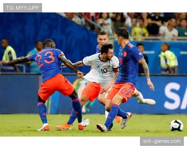 哥伦比亚队中路渗透战术奏效,逆风翻盘表现抢眼 哥伦比亚队中路渗透战术奏效,逆风翻盘表现抢眼