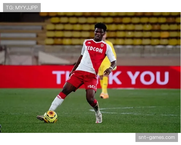 楚阿梅尼中场控制力持续提升,表现稳健 楚阿梅尼中场控制力持续提升,表现稳健